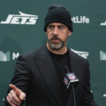adam-schefter-lashes-out-as-aaron-rodgers’-free-agency-drags-on