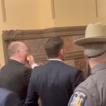 tom-homan-calmly-eats-apple-near-enraged-pro-illegal-immigration-protesters