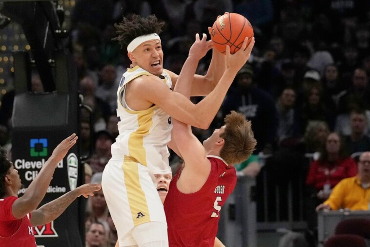 john-groce's-akron-wins-mac-title-in-dramatic-fashion-over-his-brother's-team