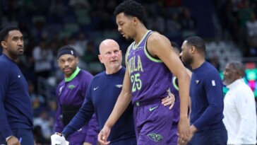 pelicans-lose-murphy-(shoulder)-for-rest-of-season