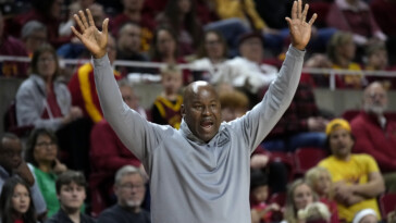 meet-the-omaha-mavericks,-the-team-trying-to-end-st.-john’s-march-madness-2025-run