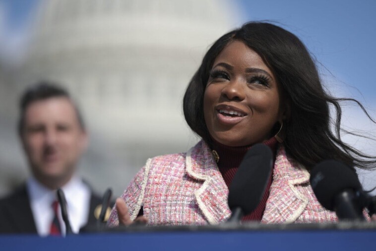 democrat-jasmine-crockett-faces-censure-push-for-‘governor-hot-wheels’-taunt