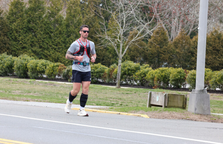 long-island-chef-runs-350-miles-in-bid-to-raise-$20k-for-local-crisis-center
