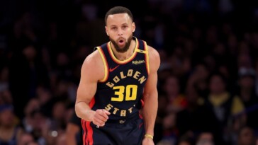 curry-practices;-warriors-optimistic-he’ll-play-fri.