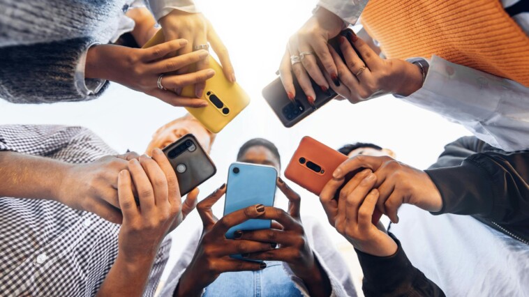 it’s-time-to-remove-cell-phones-from-the-classroom