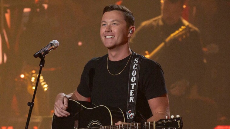 ‘american-idol’-winner-scott-mccreery-falls-over-backward-on-stage-during-concert