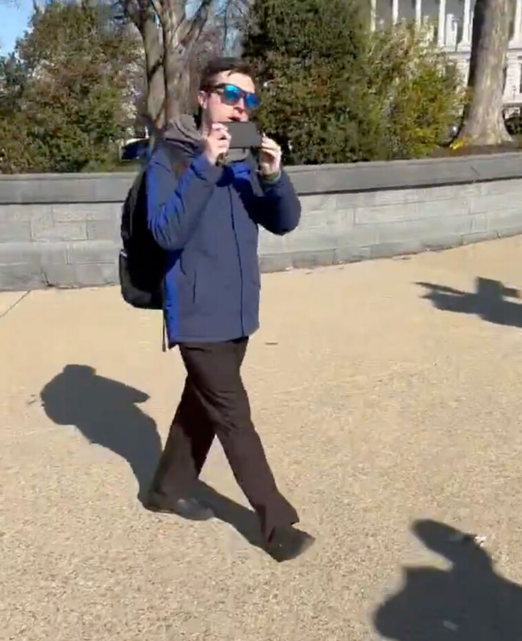 rep. tim-burchett-gives-‘savage’-response-to-man-who-confronted-him-over-signal-chat-leak