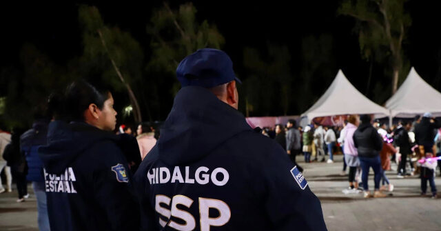 vigilante-mob-mistakes-mexican-cops-for-kidnappers,-abducts-and-beats-them
