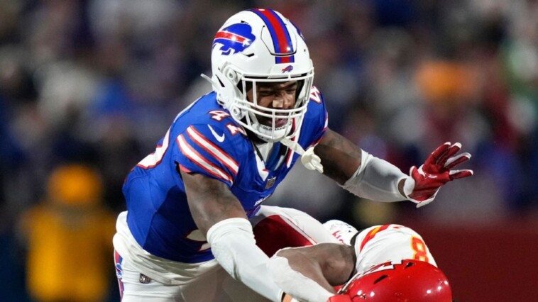 bills,-cb-benford-agree-to-4-year,-$76m-extension