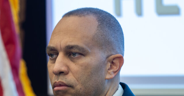 house-democrats-jump-ship-as-hakeem-jeffries-hits-choppy-waters