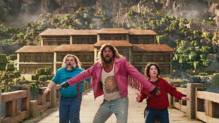 ‘a-minecraft-movie’-smashes-box-office-…-and-a-few-theaters