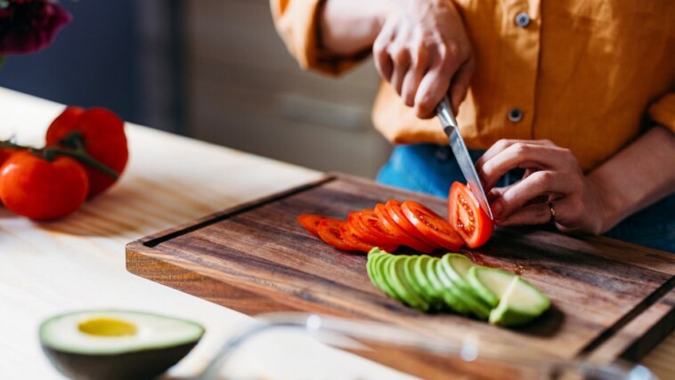 cutting-boards-every-home-cook-needs-in-their-kitchen
