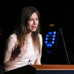 amanda-knox-says-she-was-grilled-by-cops-at-seattle-airport:-‘what-did-you-do-to-end-up-in-prison?’