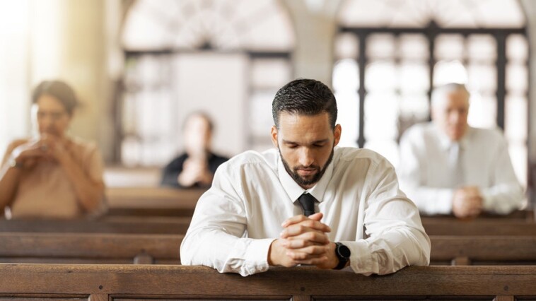 gen-z-leads-rise-in-church-attendance-in-uk:-poll