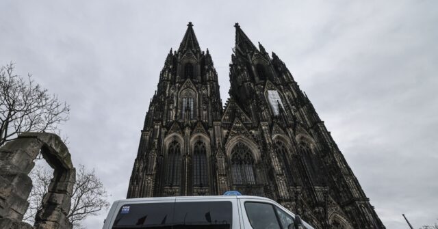 german-police-detain-six-for-attempting-to-climb-cologne-cathedral