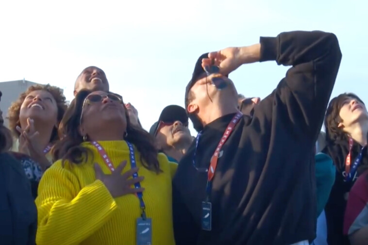oprah-winfrey-sobs-watching-‘scared’-best-friend-gayle-king’s-blue-origin-mission