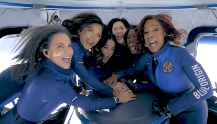 first-pics-of-katy-perry,-lauren-sanchez-and-gayle-king-in-space-on-blue-origin-flight