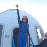 katy-perry,-lauren-sanchez-visit-space-with-blue-origin:-photos