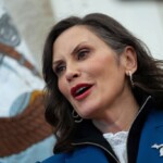 whitmer-responds-to-folder-gate-after-she’s-caught-hiding-from-white-house-camera