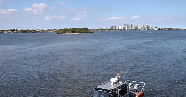 us.-coast-guard:-search-continues-for-five-missing-after-boat-capsized-off-florida-coast