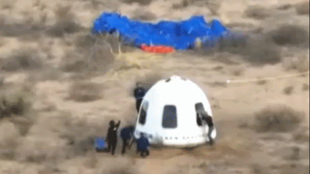 jeff-bezos-takes-a-tumble-while-circling-blue-origin-capsule-carrying-fiancee:-watch