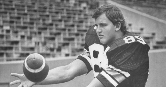 don-hasselbeck,-former-super-bowl-champ,-dies-at-70