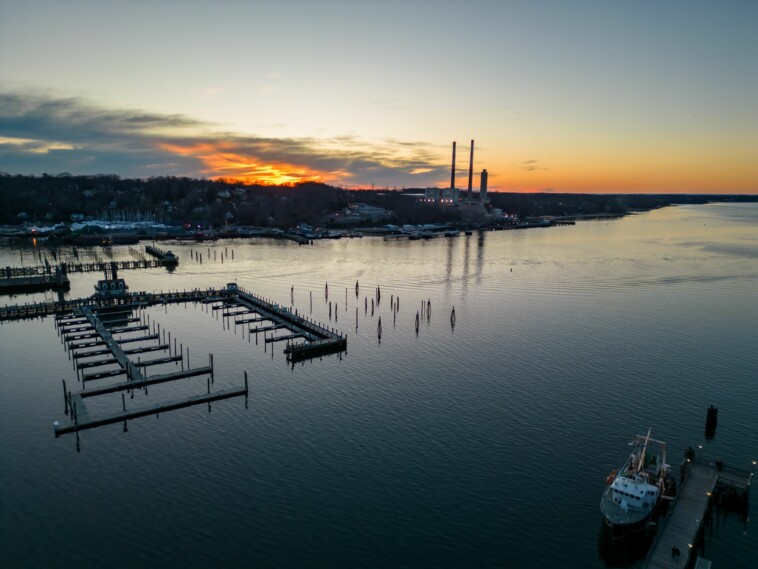 massive-sewage-spill-leaves-long-island-harbor-‘green’-as-locals-told-to-stay-away