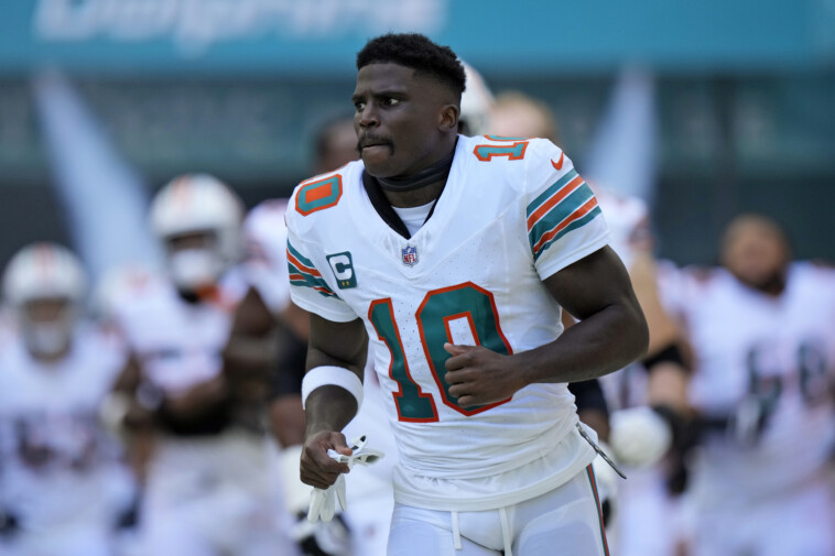 dolphins-gm-reveals-the-hefty-price-it-would-take-for-him-to-trade-tyreek-hill