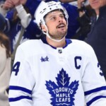 ‘fortunate’-matthews-nets-400th-goal,-leafs-roll