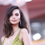 model-emily-ratajkowski-mocks-all-female-space-ride:-‘not-an-accomplishment’