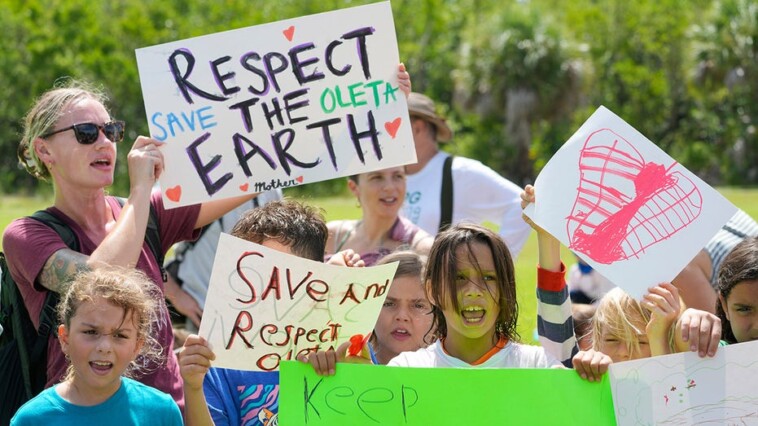 florida-house-votes-unanimously-to-keep-golf-courses,-pickleball-courts-out-of-state-parks