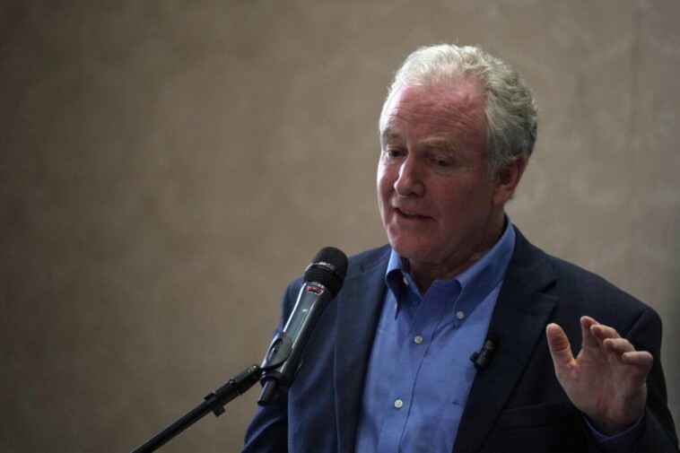 ‘sipping-margaritas’:-dem-senator-finally-meets-deported-illegal-immigrant-in-el-salvador
