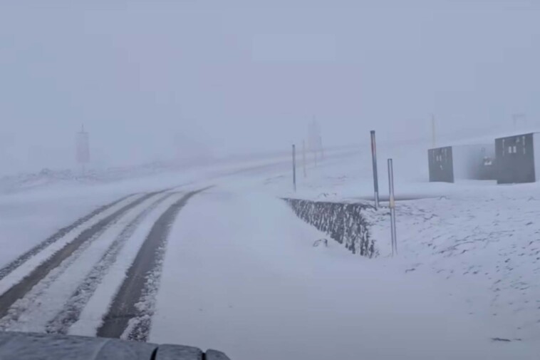parts-of-hawaii-hit-with-snow-—-but-don’t-worry,-it’s-actually-quite-normal