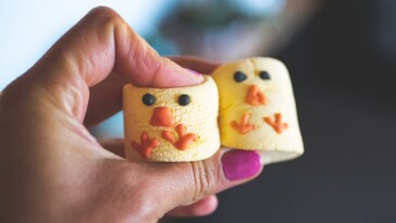 easter-food-alternatives:-try-coloring-these-4-items-instead-of-expensive-eggs