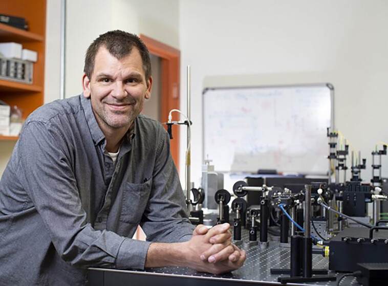 scientists-discover-never-before-seen-color-by-zapping-eye-with-laser:-‘off-the-charts’