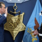 medal-of-honor-recipient-reenlists-in-marine-corps-15-years-after-leaving-the-service