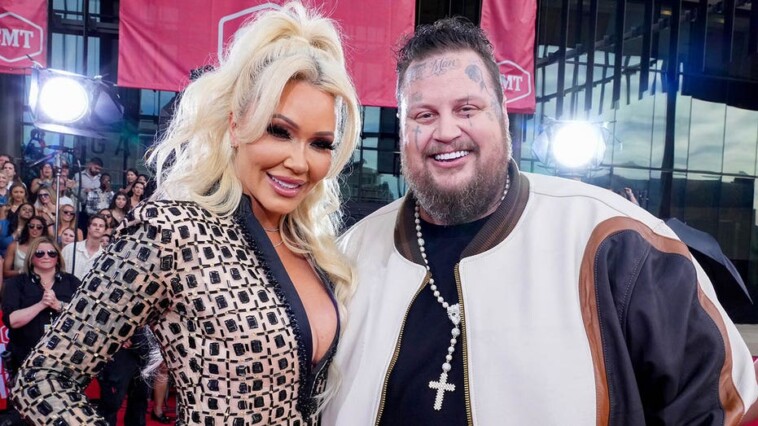 jelly-roll-shares-one-habit-that-‘annoys’-wife-bunnie-xo-‘to-no-end’:-‘i-feel-bad-for-her’