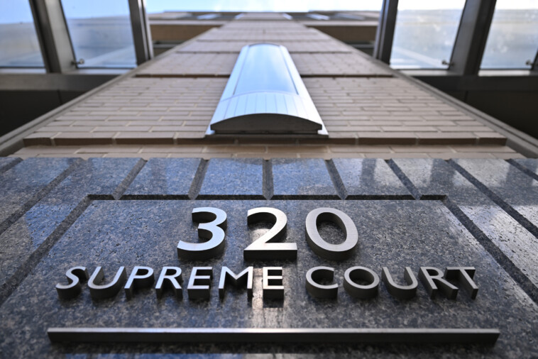 jurors-ditched-in-nyc-courthouse-for-12-hours-while-everyone-else-goes-home,-leaving-2-angry-men