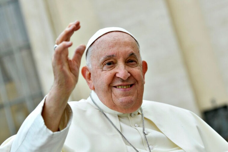 trump-orders-flags-lowered-to-half-staff-in-memory-of-pope-francis