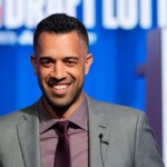 hawks-promote-saleh-to-gm-after-firing-fields