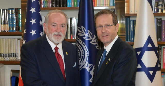 ambassador-mike-huckabee-presents-credentials-in-israel:-‘welcome-home’