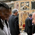russell-crowe,-whoopi-goldberg,-antonio-banderas-mourn-death-of-pope-francis