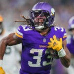 vikings’-aaron-jones-downplays-age,-recalls-‘trying-to-get-older-women’-when-younger