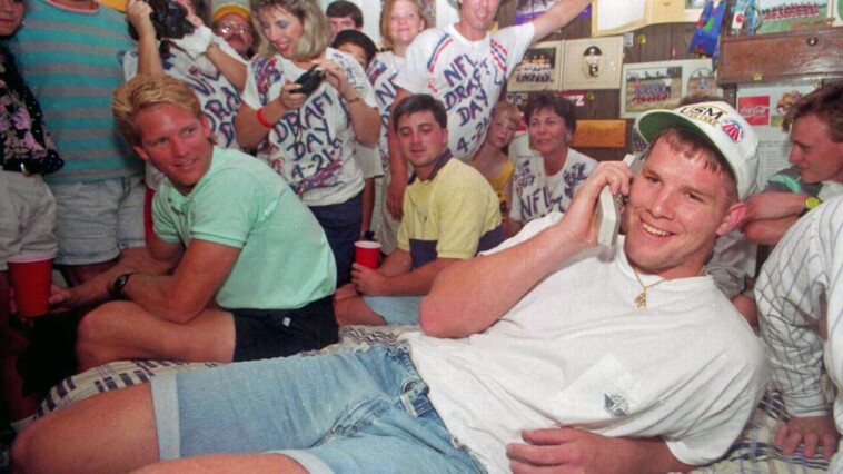 brett-favre,-deion-sanders-and-more-nfl-draft-fashion-history