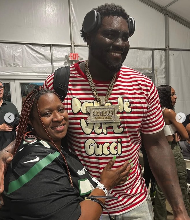 mekhi-becton-posts-desperate-tweet-with-mom’s-serious-health-issues
