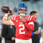 2025-nfl-draft:-giants-trade-back-into-1st-round-and-take-qb-jaxson-dart,-not-shedeur-sanders