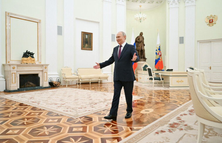 trump-envoy-received-with-open-arms-by-grinning-putin-for-what-could-be-the-final-us-peace-talks