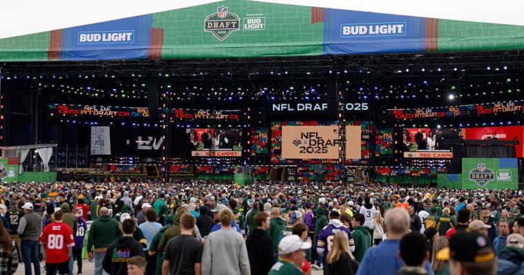 nfl-gets-fan-backlash-for-kicking-off-draft-with-a-‘woke’-stunt