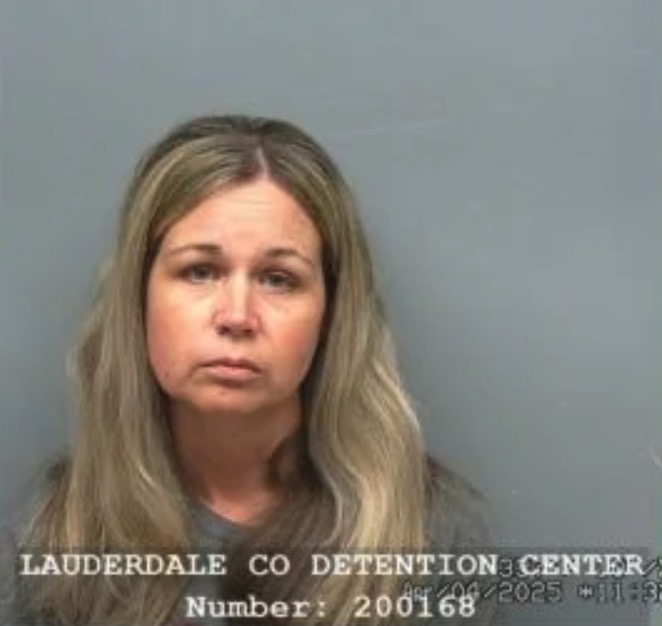 married-alabama-lunch-lady,-41,-sacked-for-having-sex-with-student-at-her-home:-report