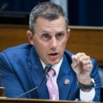 gop-governor-vetoes-bill-meant-to-shield-kids-from-‘sexually-explicit’-books-at-school